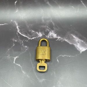🔐Louis Vuitton lock and key #303
